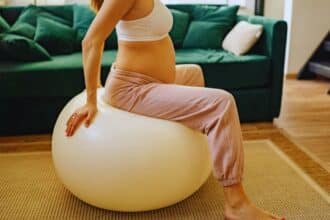 Bebek Anne Karnında Kaka Yapar mı