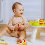 5 Aylık Bebek Oyuncakları Nasıl Olmalı