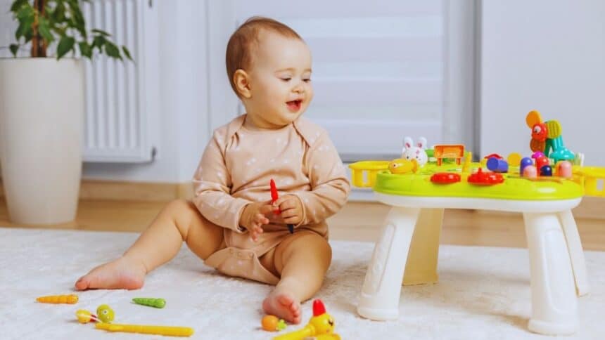 5 Aylık Bebek Oyuncakları Nasıl Olmalı