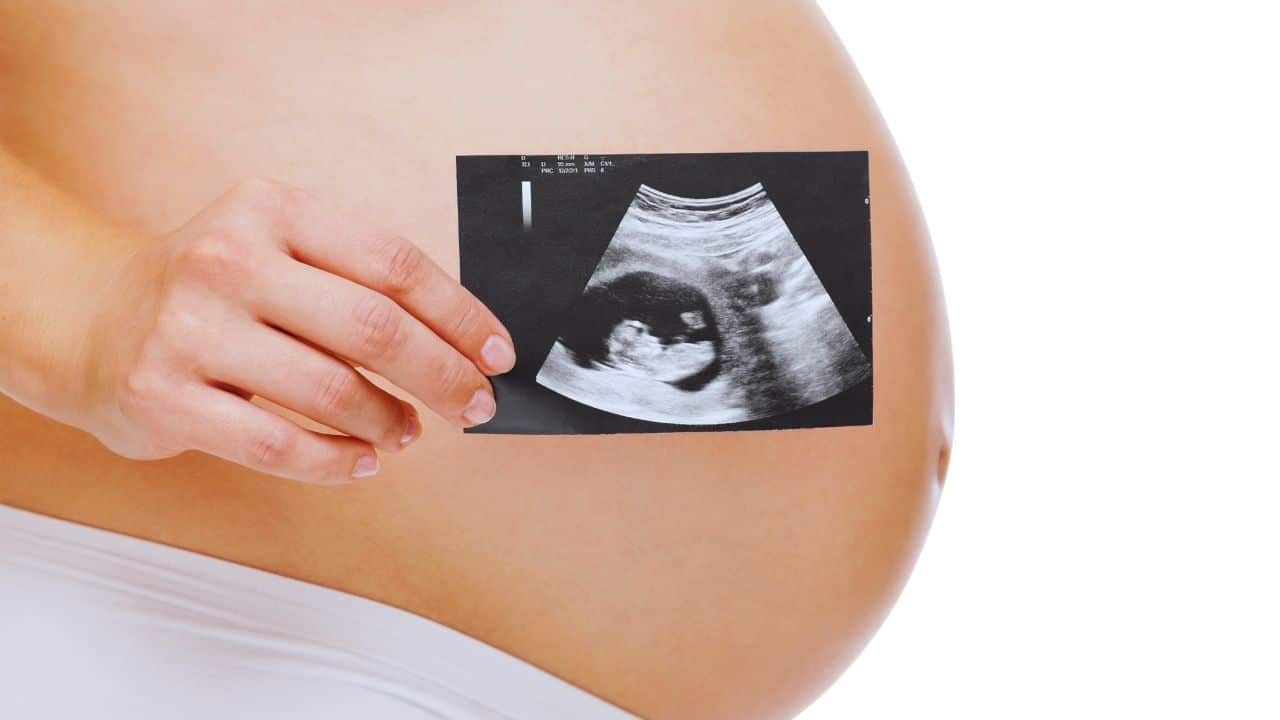 Anne Karnından Çıktığı İlk Anda Bebek Neden Ağlar